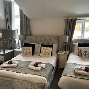At 153 Only Guest house Scarborough